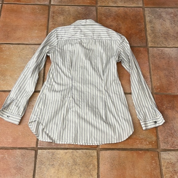 Cabi fitted pinstriped button down shirt Medium - Picture 4 of 4